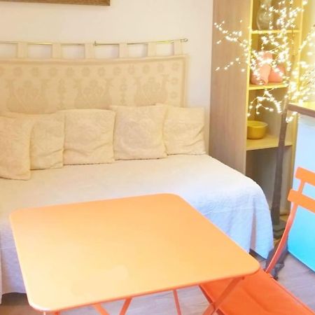 Small Luxurious Room In The Heart Of Saint Germain Paris Exteriör bild