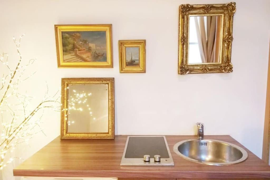 Small Luxurious Room In The Heart Of Saint Germain Paris Exteriör bild